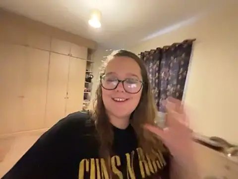 Scarletcum22 online show from 11/03/25, 07:57