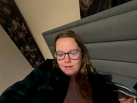 Scarletcum22 online show from 12/02/25, 07:10