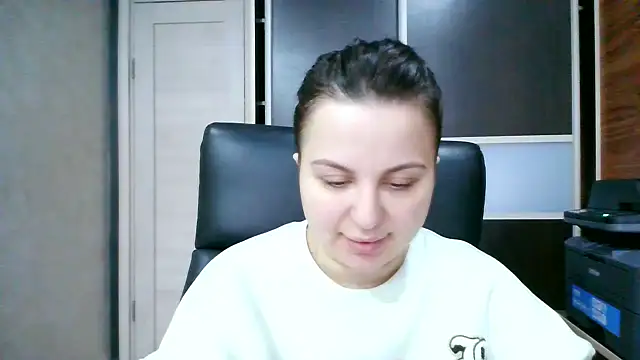 Snapshot of Denalynn chatting on 02/24/26, 01:50 Denalynn online show from 02/24/26, 01:50