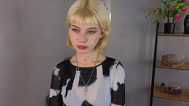 Snapshot of Jasmi_Yets chatting on 10/31/25, 08:33 Jasmi Yets online show from 10/31/25, 08:33