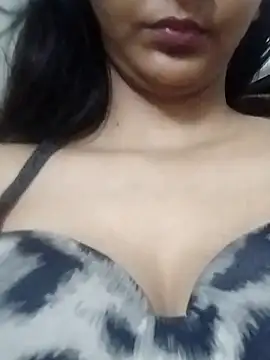 Snapshot of Aaliya_BigBoobs_1 chatting on 01/18/26, 06:50 Aaliya BigBoobs 1 online show from 01/18/26, 06:50