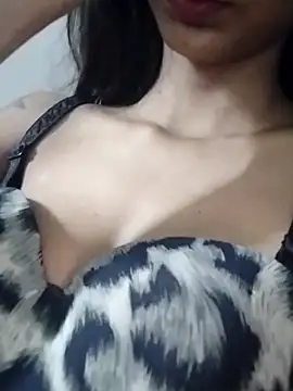 Snapshot of Aaliya_BigBoobs_1 chatting on 10/26/25, 10:04 Aaliya BigBoobs 1 online show from 10/26/25, 10:04
