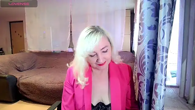 LadyKriss online show from 11/18/25, 07:44