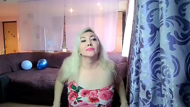 Snapshot of LadyKriss chatting on 10/31/25, 04:53 LadyKriss online show from 10/31/25, 04:53