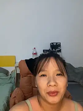 yiyi930316 online show from 10/22/25, 11:09