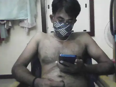 Snapshot of HeatableRevan chatting on 06/19/26, 06:14 HeatableRevan online show from 06/19/26, 06:14