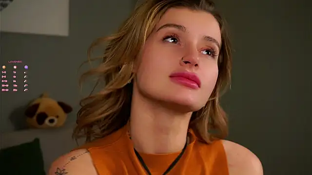 Snapshot of buvei chatting on 12/22/25, 01:22 buvei online show from 12/22/25, 01:22