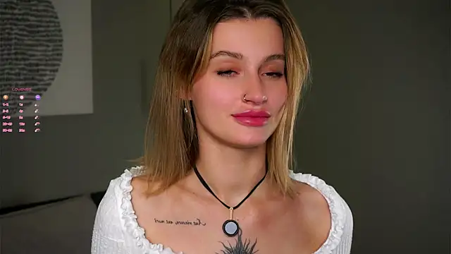 Snapshot of buvei chatting on 12/19/25, 02:41 buvei online show from 12/19/25, 02:41