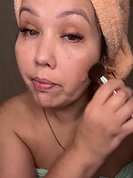 Love  Mom online show from 11/08/25, 04:32