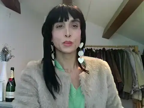 DeboraMee online show from 10/25/25, 07:51