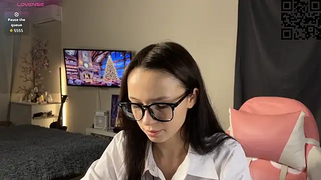 ella simons online show from 11/19/25, 12:54