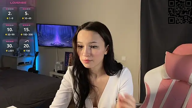 ella simons online show from 11/18/25, 12:26