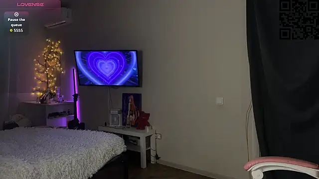 ella simons online show from 12/01/25, 01:39