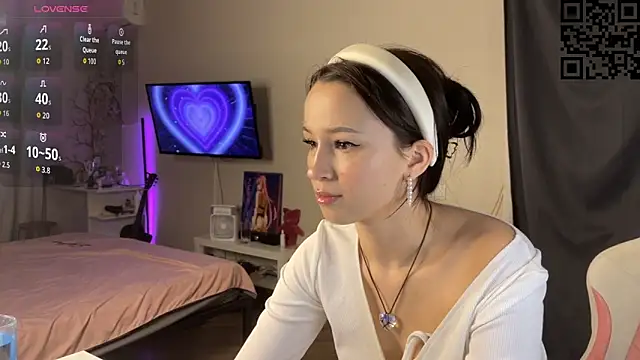 ella simons online show from 11/08/25, 02:04