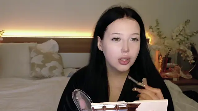 Felicia Herceg online show from 10/24/25, 05:56