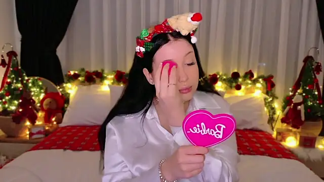 Felicia Herceg online show from 12/04/25, 07:35