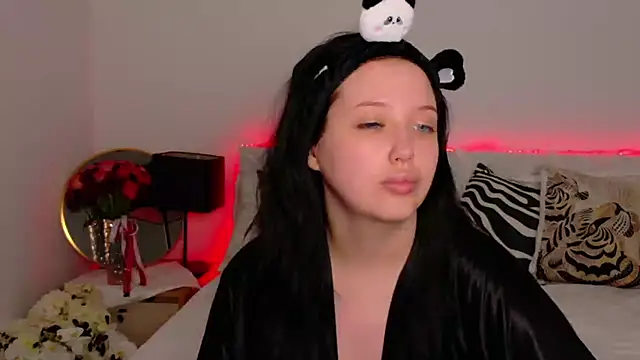 Felicia Herceg online show from 11/02/25, 05:51