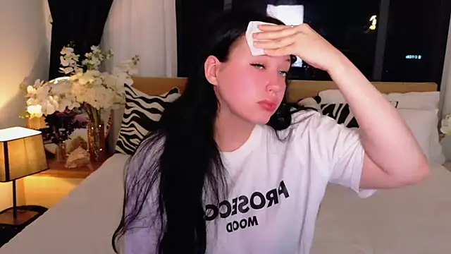 Felicia Herceg online show from 11/15/25, 07:40