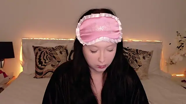 Felicia Herceg online show from 10/30/25, 07:44