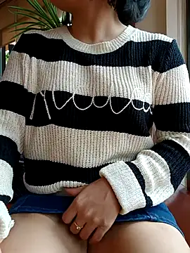 Mina-02 online show from 10/31/25, 06:43