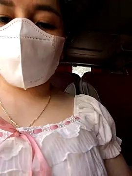 Snapshot of Mina-02 chatting on 06/03/26, 12:44 Mina-02 online show from 06/03/26, 12:44