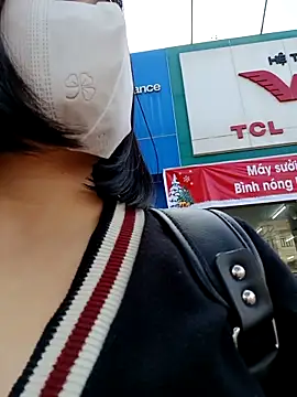 Mina-02 online show from 12/18/25, 07:57