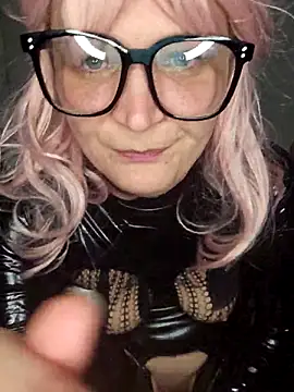 LunaXshade online show from 10/28/25, 12:59