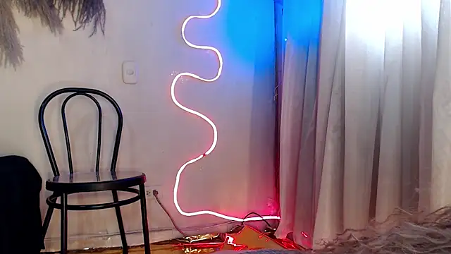 Snapshot of Alejaa__Fox chatting on 02/21/26, 09:17 Alejaa Fox online show from 02/21/26, 09:17