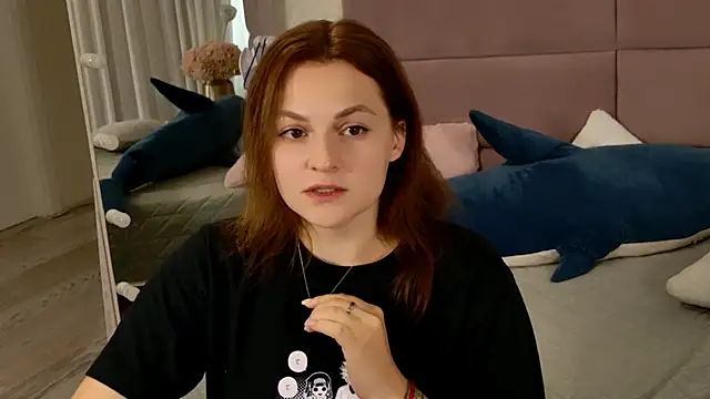 Snapshot of KirraMoss chatting on 07/11/26, 10:37 KirraMoss online show from 07/11/26, 10:37