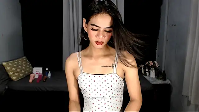 yourhottestzoey online show from 10/23/25, 02:27