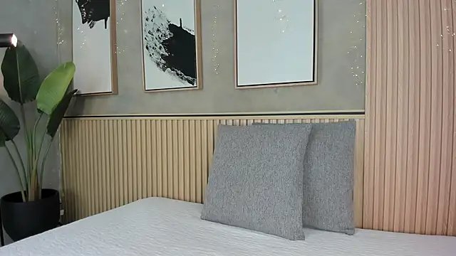 Lily Vale online show from 01/12/26, 07:31