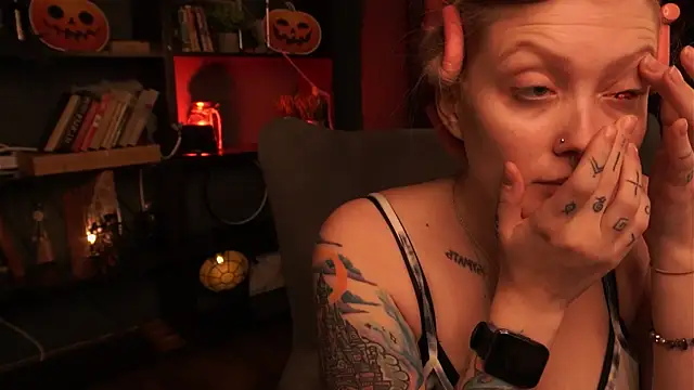 Kiki shay online show from 10/31/25, 01:19