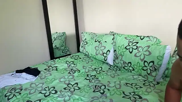 Dulce765b online show from 10/20/25, 10:10