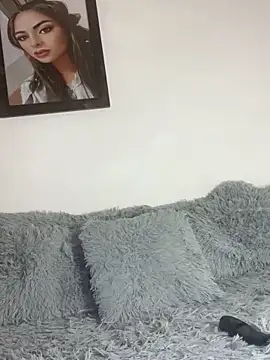 morenaQueen  online show from 12/20/25, 07:28