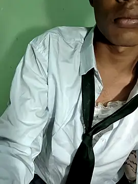 Snapshot of Lilbaby080008 chatting on 11/05/25, 08:23 Lilbaby080008 online show from 11/05/25, 08:23