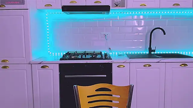 RheaLynn online show from 03/31/26, 09:06