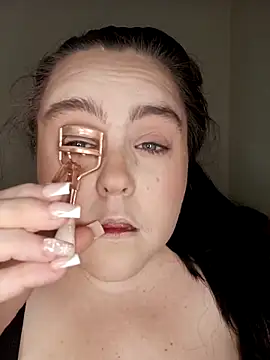 Maya 29x online show from 12/17/25, 12:43