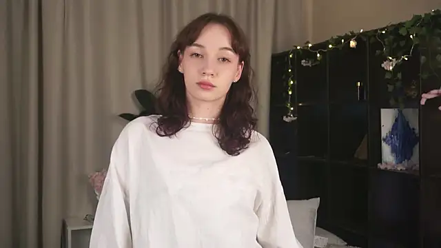PeachyTwirl online show from 10/21/25, 12:43