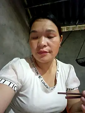 chipu06 online show from 10/25/25, 12:21