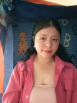 Snapshot of lisa-bae00 chatting on 12/17/25, 05:45 lisa-bae00 online show from 12/17/25, 05:45