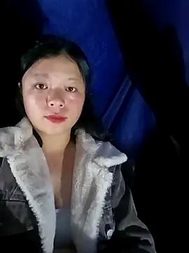 Snapshot of lisa-bae00 chatting on 11/14/25, 10:24 lisa-bae00 online show from 11/14/25, 10:24