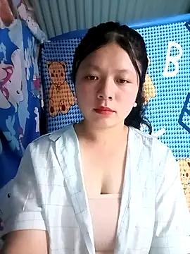 Snapshot of lisa-bae00 chatting on 04/04/26, 12:23 lisa-bae00 online show from 04/04/26, 12:23