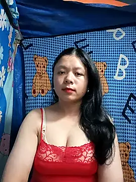 Snapshot of lisa-bae00 chatting on 12/15/25, 12:00 lisa-bae00 online show from 12/15/25, 12:00