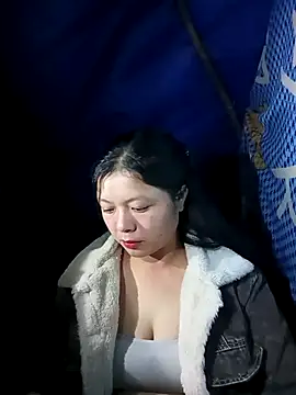 Snapshot of lisa-bae00 chatting on 11/15/25, 10:58 lisa-bae00 online show from 11/15/25, 10:58