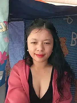 Snapshot of lisa-bae00 chatting on 12/04/25, 03:27 lisa-bae00 online show from 12/04/25, 03:27