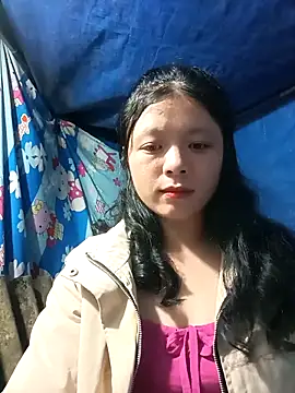 Snapshot of lisa-bae00 chatting on 11/24/25, 12:38 lisa-bae00 online show from 11/24/25, 12:38