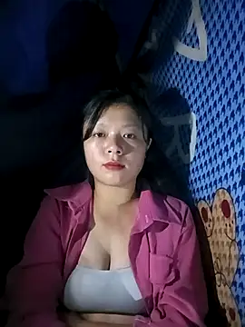 Snapshot of lisa-bae00 chatting on 11/15/25, 10:41 lisa-bae00 online show from 11/15/25, 10:41