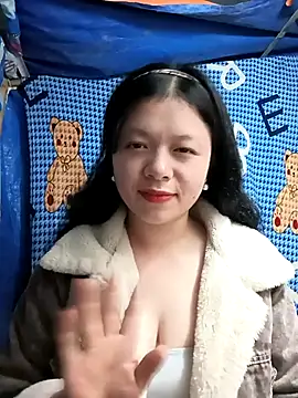 lisa-bae00 online show from 12/22/25, 11:54