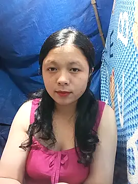 Snapshot of lisa-bae00 chatting on 11/17/25, 11:36 lisa-bae00 online show from 11/17/25, 11:36