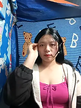 Snapshot of lisa-bae00 chatting on 12/16/25, 12:20 lisa-bae00 online show from 12/16/25, 12:20